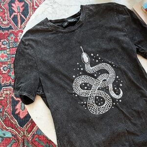LOFTY MANNER Snake Graphic T